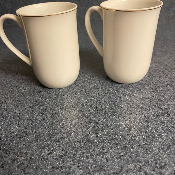 Designer's Collection by HOLLY HOBBY set of Tea / Coffee Mugs Christmas Keepsake - Picture 6 of 8